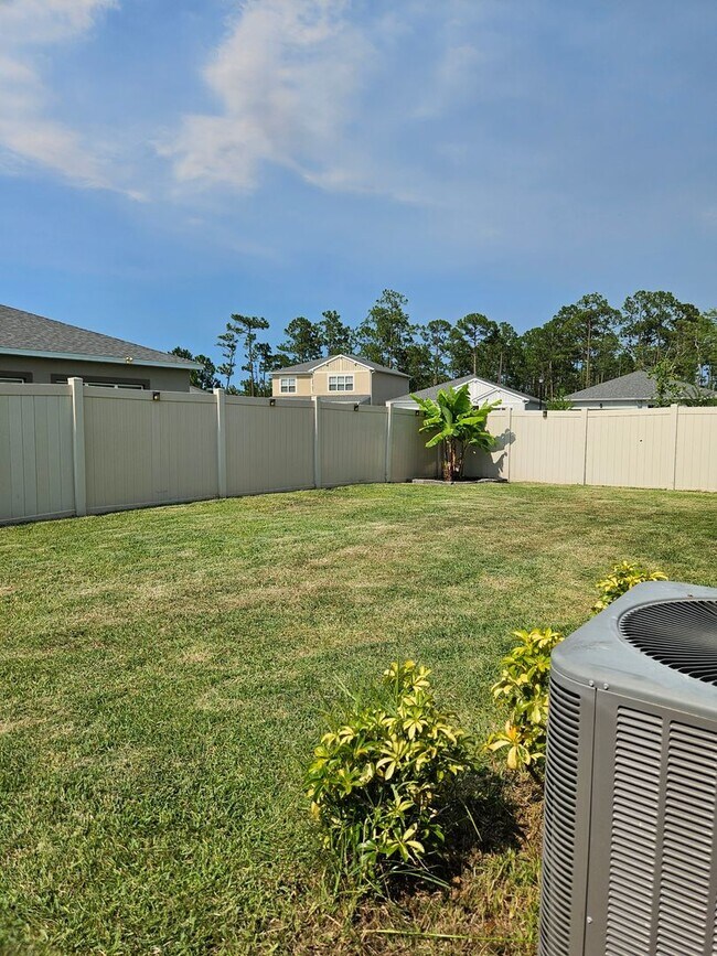 Building Photo - 4 Bedroom 2 bath beautiful spacious home i...