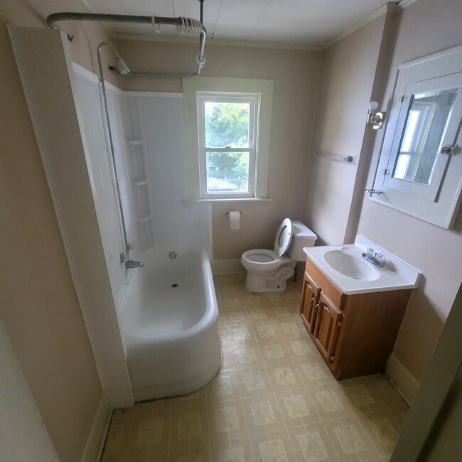 Building Photo - 348 Ruckel Rd