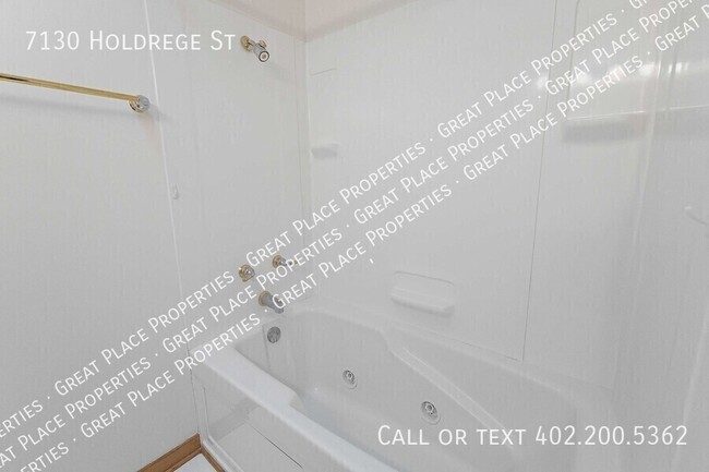 Building Photo - 7130 Holdrege St