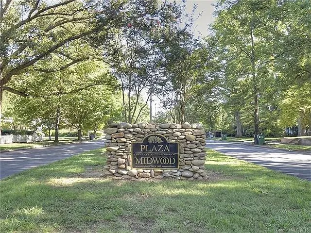 Building Photo - 1215 Green Oaks Ln