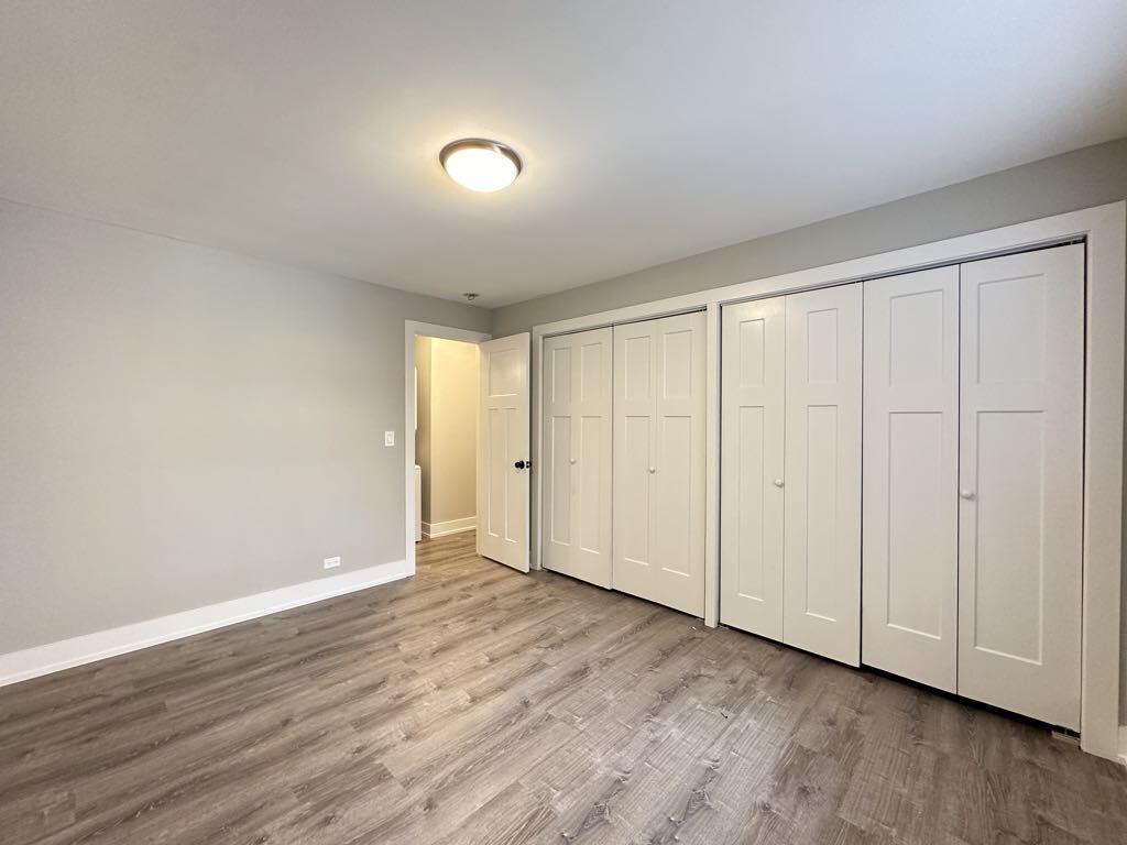 Building Photo - 535 W Surf St
