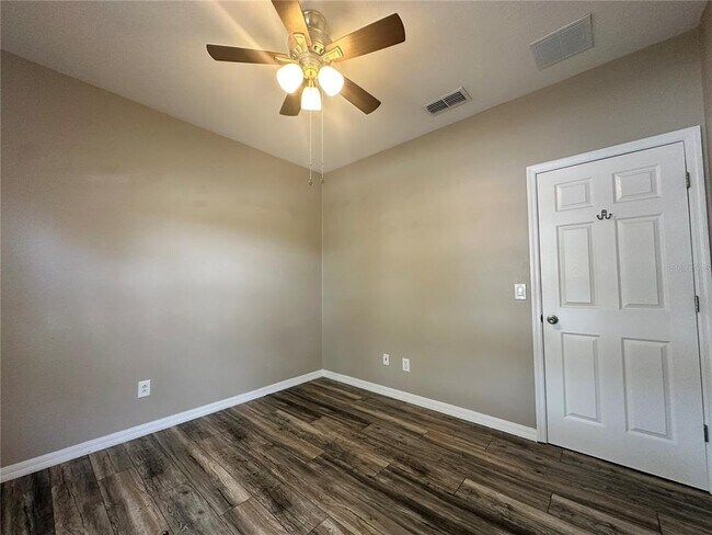Building Photo - 558 Knollwood Dr