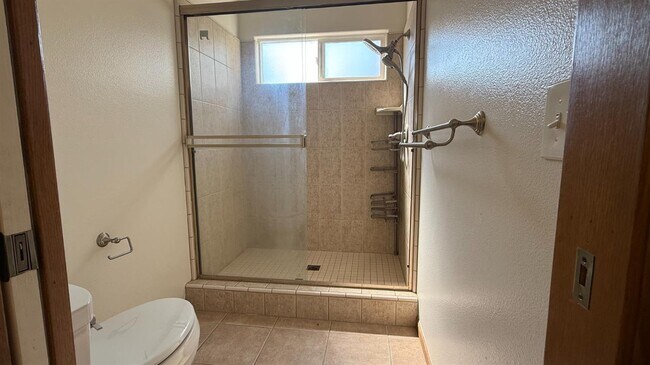 Building Photo - 521 Sherwood Ct