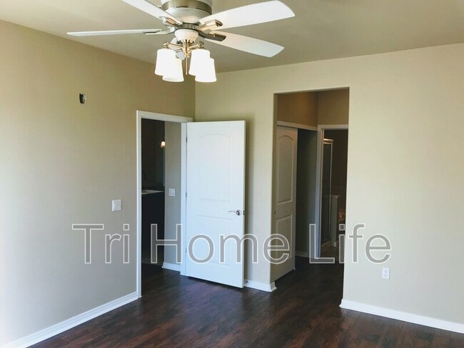 Building Photo - 10184 Park Meadows Dr