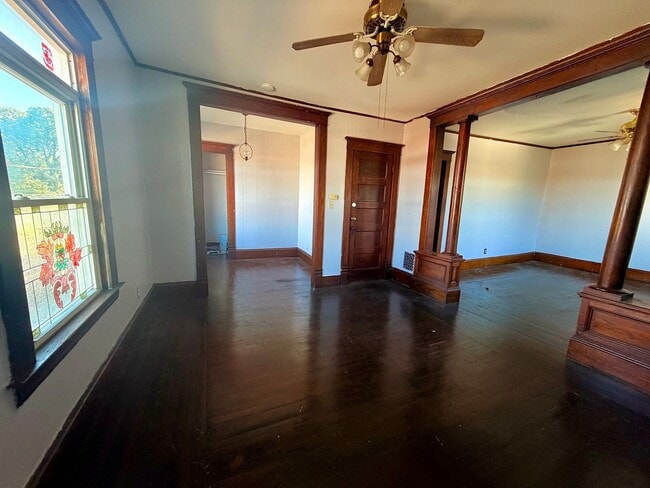 Building Photo - 1123 W Belden Ave
