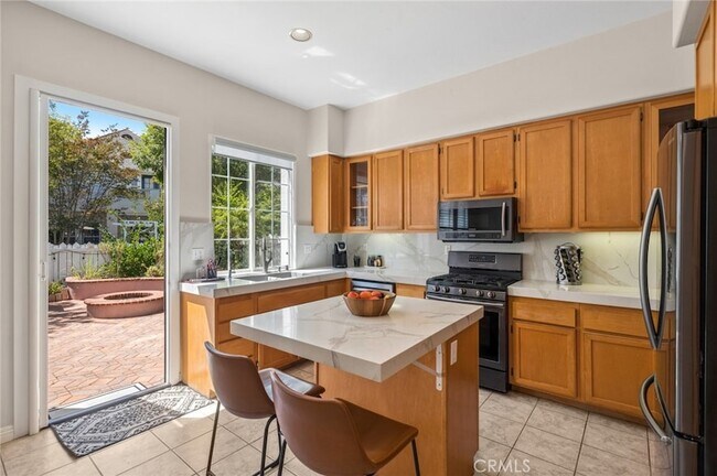 Building Photo - 49 Sconset Ln