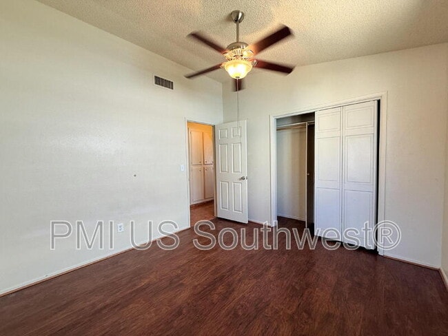 Building Photo - 1386 Lakeside Dr