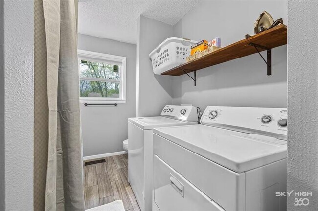 Building Photo - 110 SE 13th St