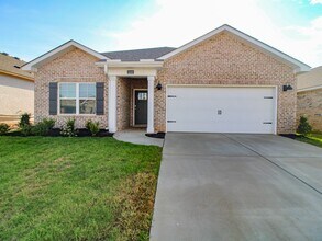 Building Photo - Move-In Ready! Beautiful 3 Bedroom Home in a Prime Location