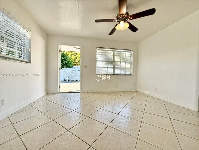 Primary Photo - 906 SW 7th Terrace