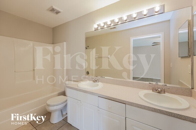 Building Photo - 1814 NE 2nd Ave