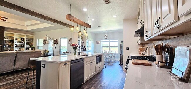 Building Photo - Single Family Home For Rent