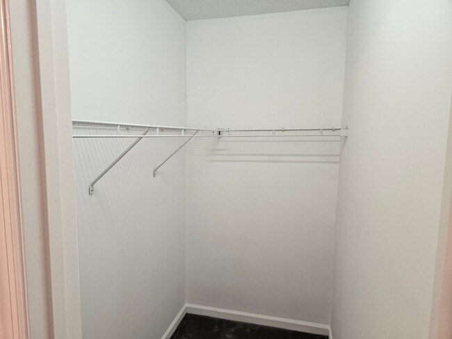 Building Photo - Beautiful 4 bedroom, 2.5 bath home in the ...