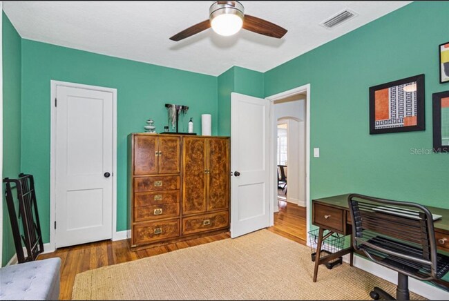 Building Photo - 1208 E Hamilton Ave