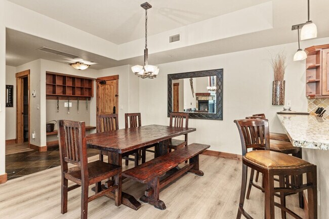 Building Photo - 2905 Mountaineer Cir