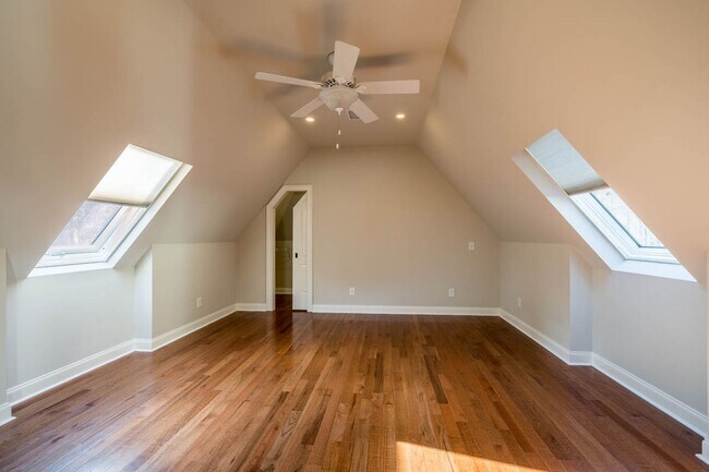 Building Photo - 246 Valley Meadow Dr