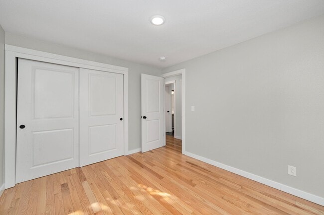 Building Photo - 9th Ct Duplex - AL-2402