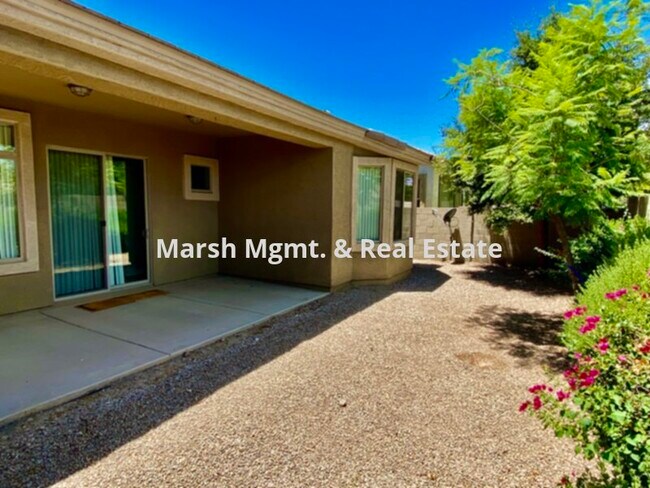 Building Photo - Great home offering a split floor plan with 3 bedrooms in Tempe.