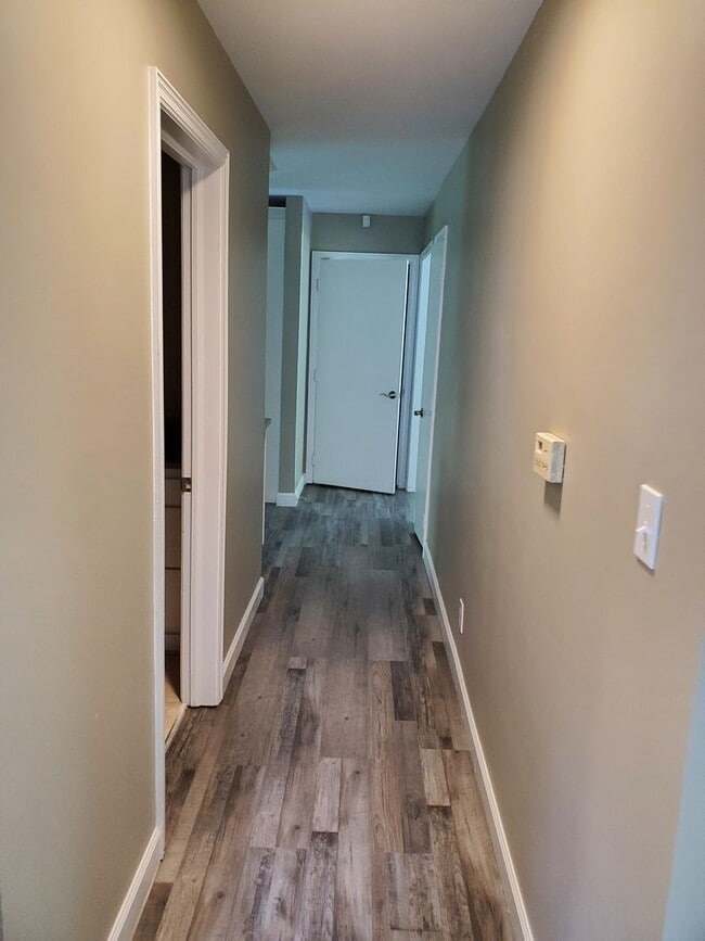 Building Photo - 4 Bed 2 bath newly remodeled