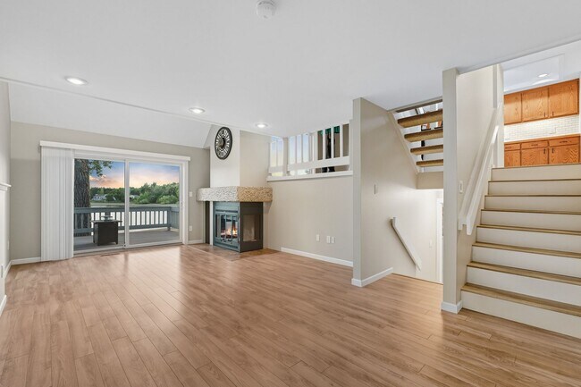 Building Photo - Lakeside living in 3-bedroom, multi-story ...