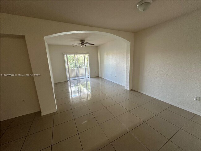 Building Photo - 2303 Belmont Ln