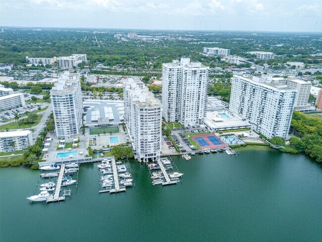 Building Photo - 18081 Biscayne Blvd