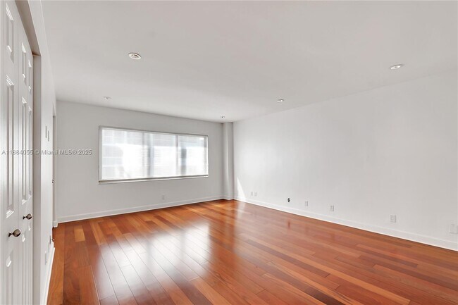 Building Photo - 5415 Collins Ave