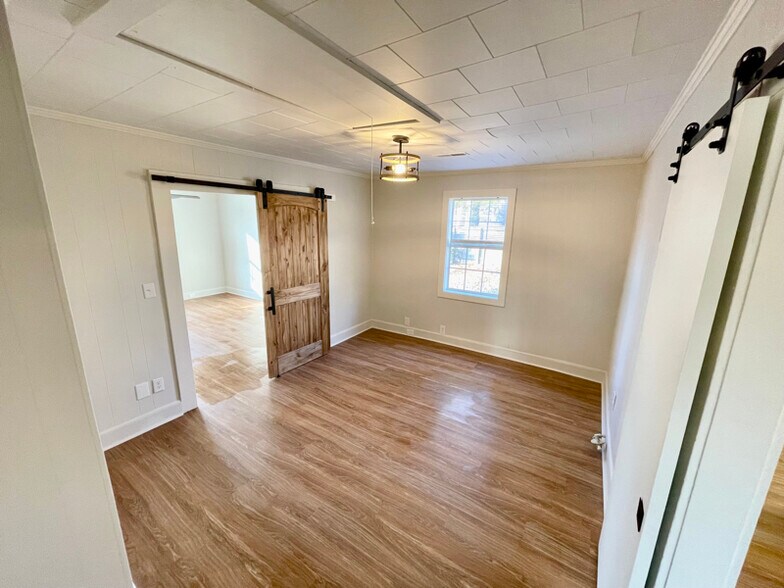 Building Photo - 1601 Levee Rd
