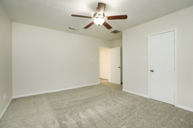 Building Photo - 14215 Cypress Valley Dr