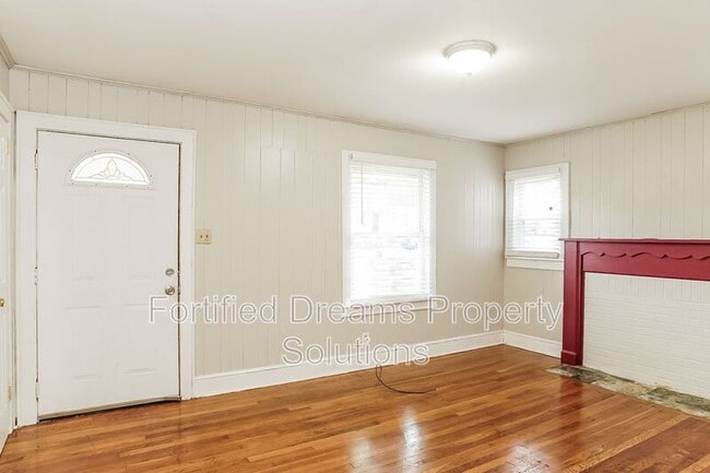 Building Photo - 726 W 25 1/2 St