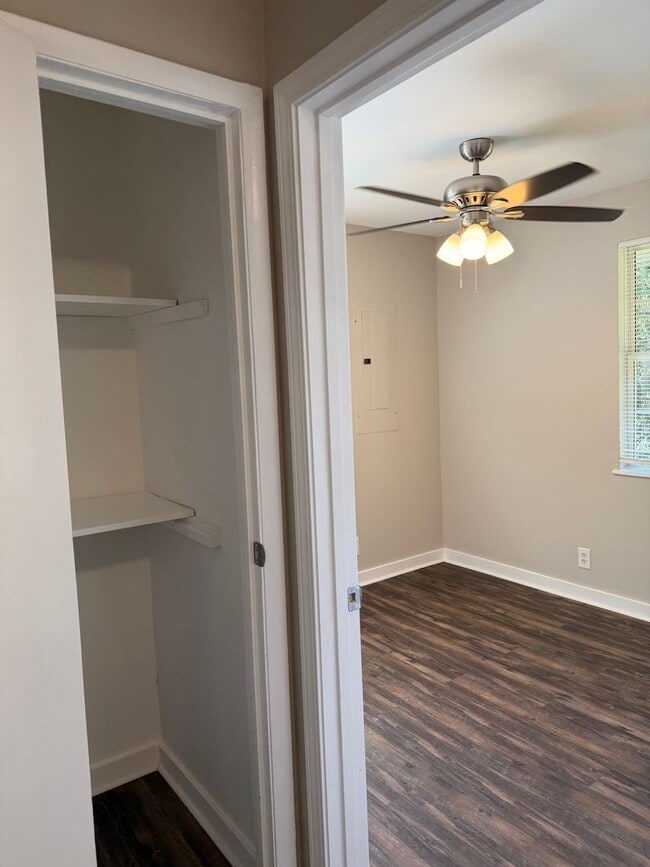 Building Photo - 3 Bedroom 2 Full Bath House