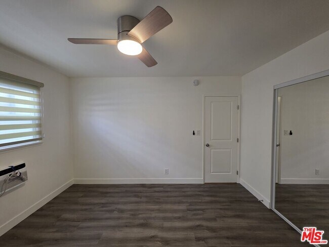 Building Photo - 707 Strand St