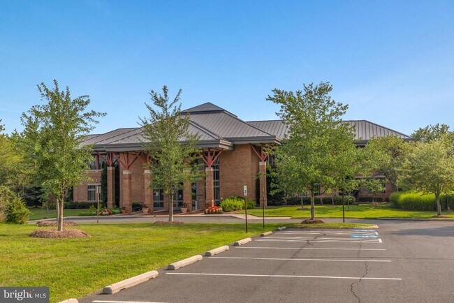 Building Photo - 42706 Chisholm Dr