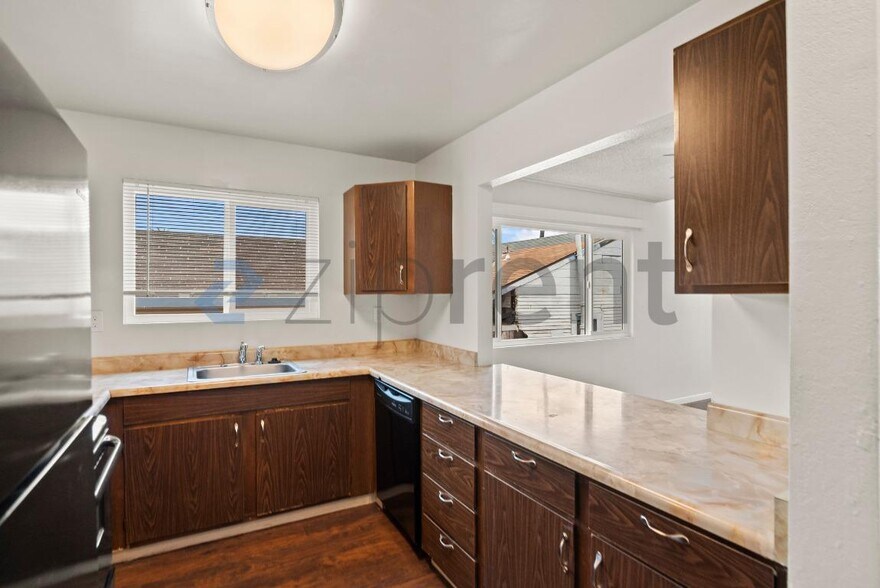 Building Photo - 2837 55th Ave