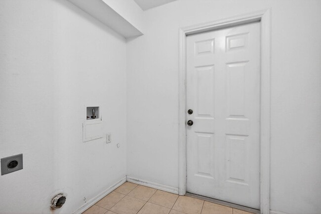 Building Photo - Cozy 3 Bed 2 Bath Home Available Immediately