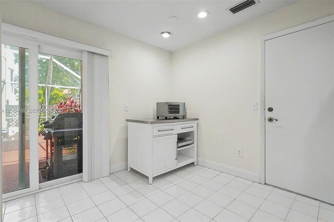 Building Photo - 10994 Neptune Dr