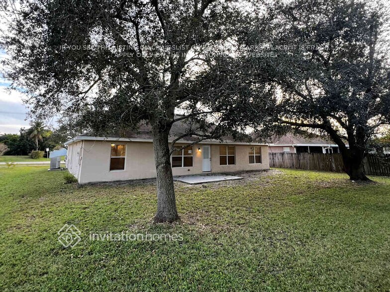 Building Photo - 1091 SW California Blvd