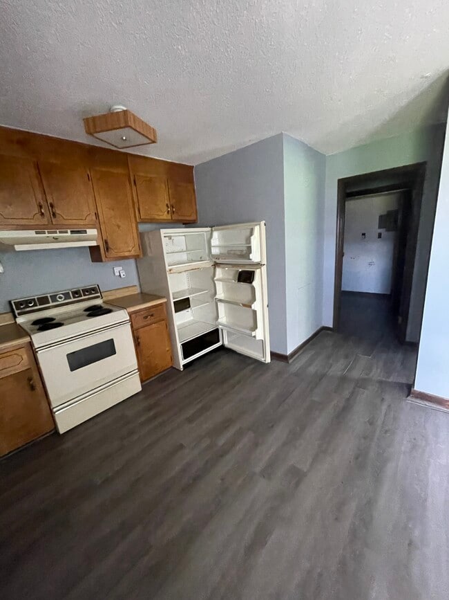 Building Photo - 113 Meadowgreen
