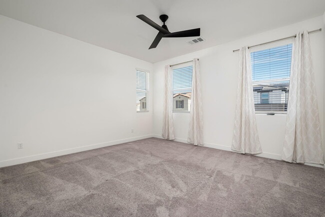 Building Photo - 76305 Columbia Dr