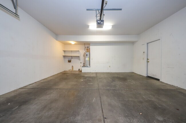 Building Photo - 2927 N Cardell Cir