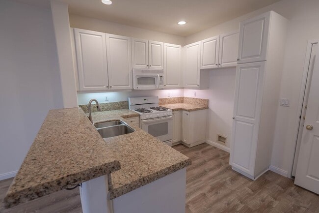Building Photo - COMING SOON! The Palisades -  3 Bedroom Townhome for Rent in Stevenson Ranch!