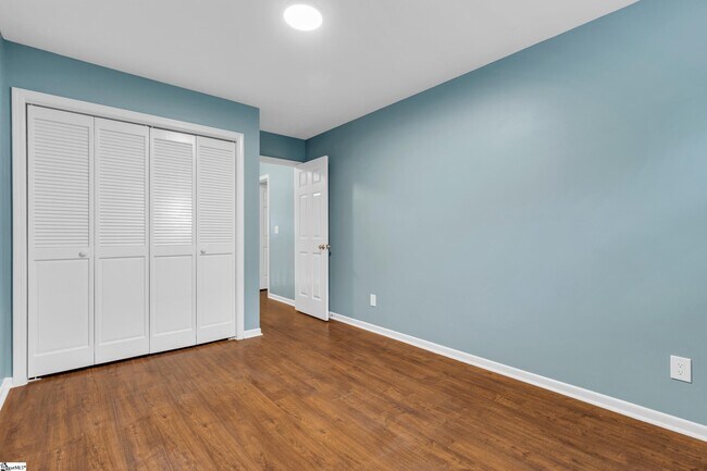 Building Photo - 125 River Way Dr