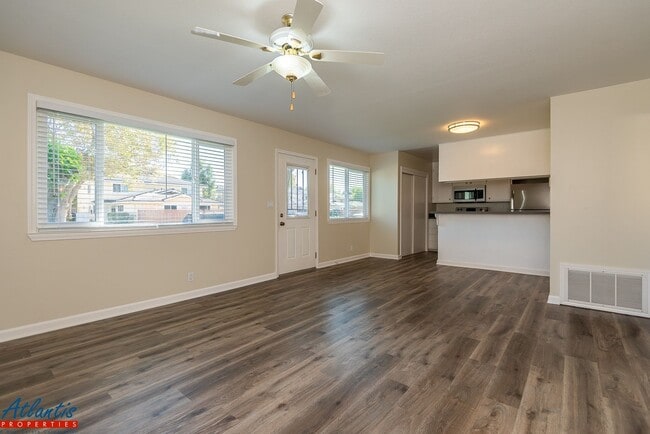 Building Photo - Remodeled Condo | LVP Flooring | Central A/C