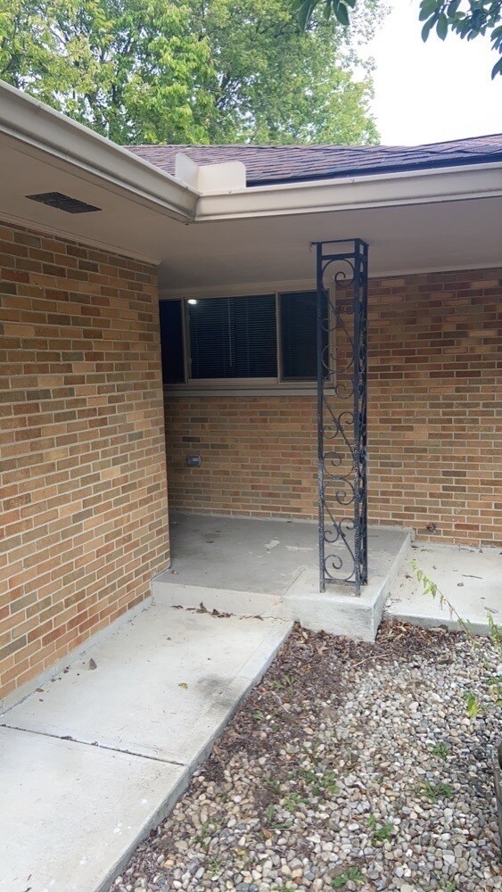 Building Photo - 536 S Main St