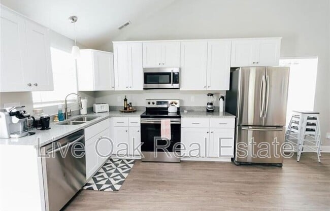 Building Photo - 402 33rd St