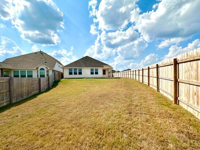 Building Photo - 336 Chaste Tree Dr