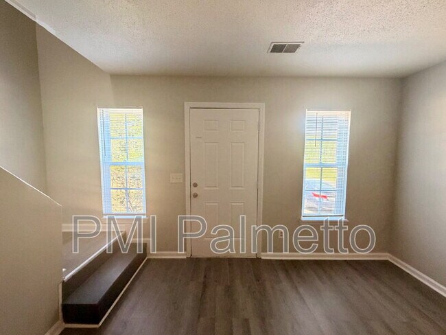 Building Photo - 1919 Tall Pines Cir