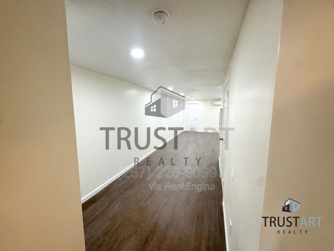 Building Photo - 910 N 41st St