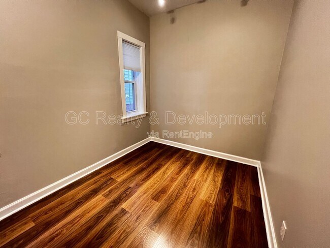 Building Photo - 1439 N Artesian Ave