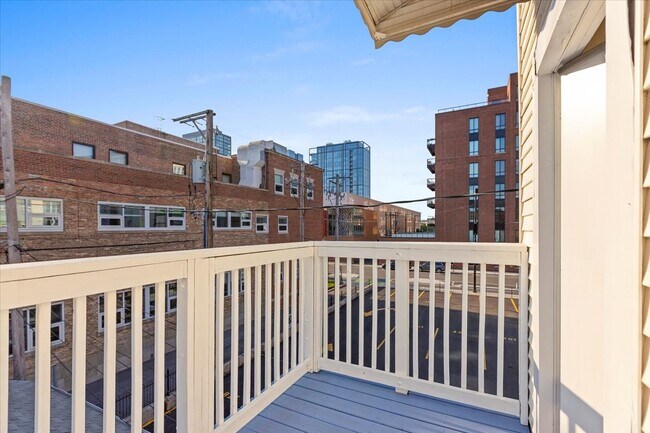 Building Photo - 229 Racine-2